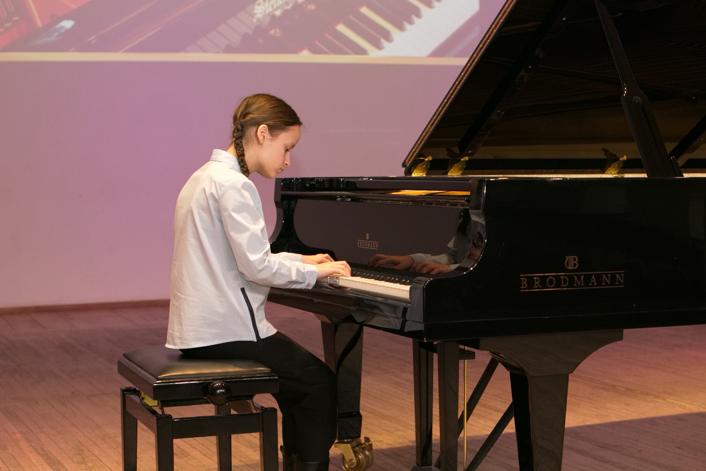 В конкурсе пианистов принимают участие 63. Концерт для родителей в музыкальной школе.